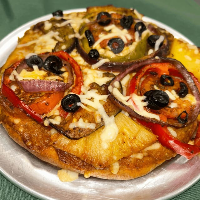 Hawaiian Pizza 12" Perzonal Pizza.